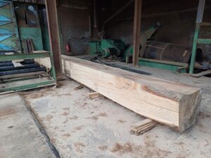 Poutre chêne scierie, L 8m, S 55x55cm, grande dimension, restauration charpente, château, bateau, moulin, maison bois